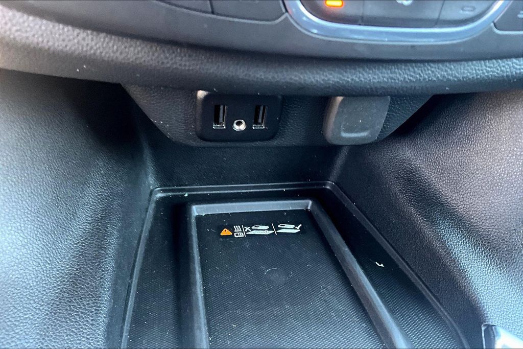2022 Chevrolet Traverse Leather photo 14