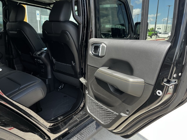 2025 Jeep Wrangler Sahara photo 18