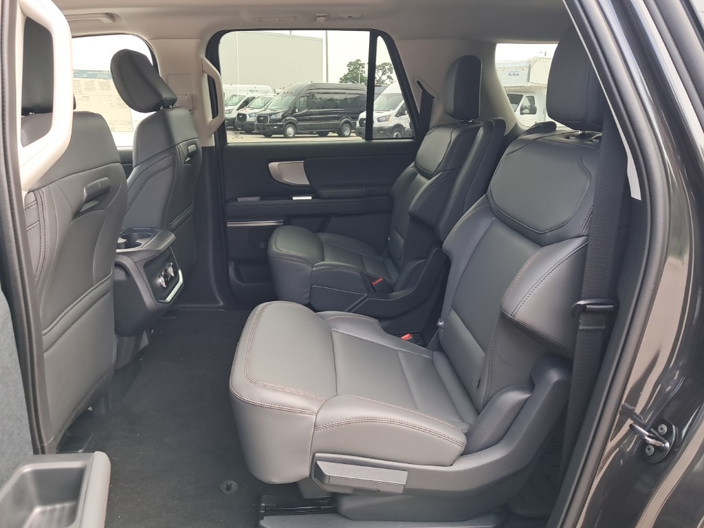 2025 Ford Expedition MAX photo 7