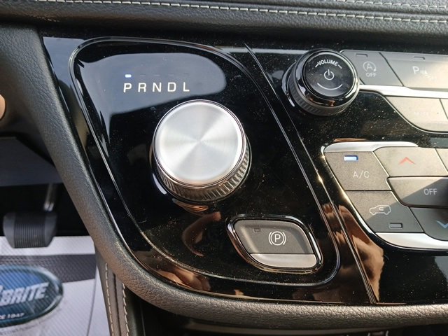 2025 Chrysler Pacifica Limited photo 18