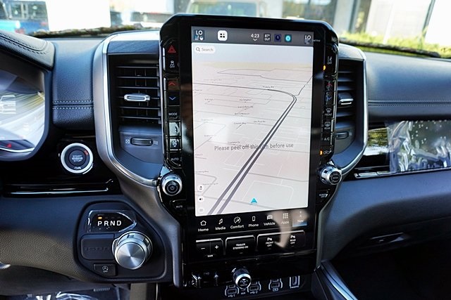 New 2026 Diamond Black Crystal Pearl-Coat Exterior Paint RAM Laramie image 31