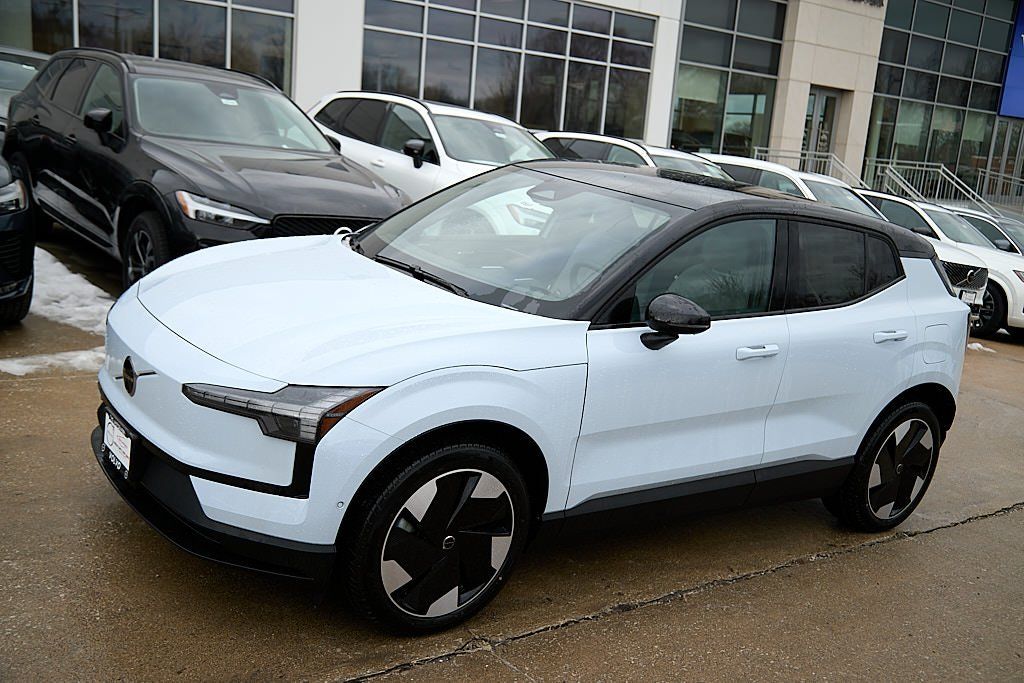 2026 VOLVO EX30 - Image 2