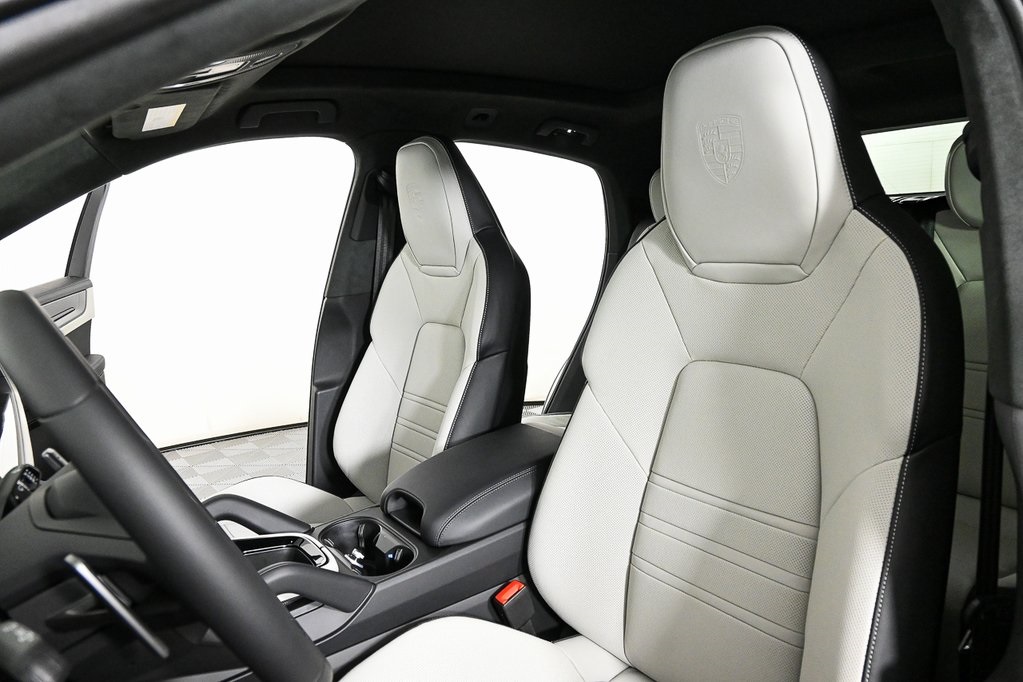 2026 Porsche Cayenne GTS Coupe photo 5