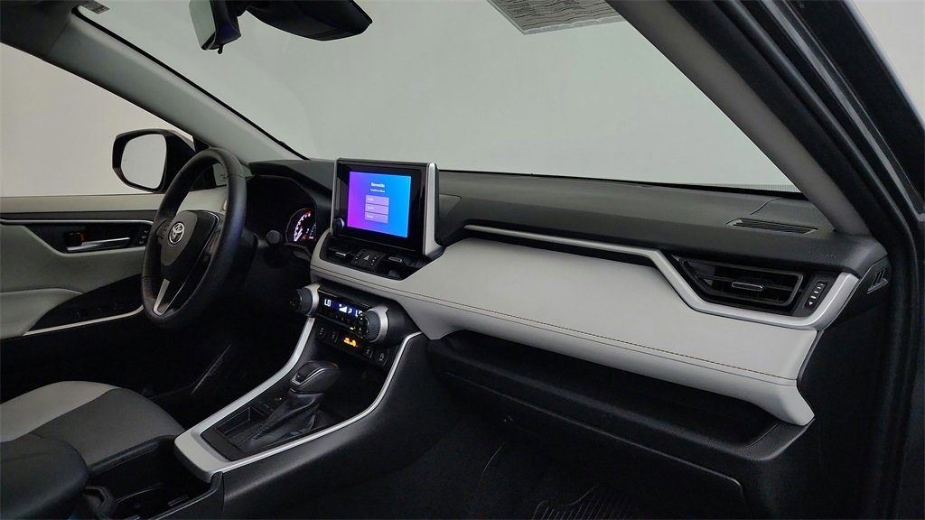 2024 Toyota RAV4 XLE Premium photo 7