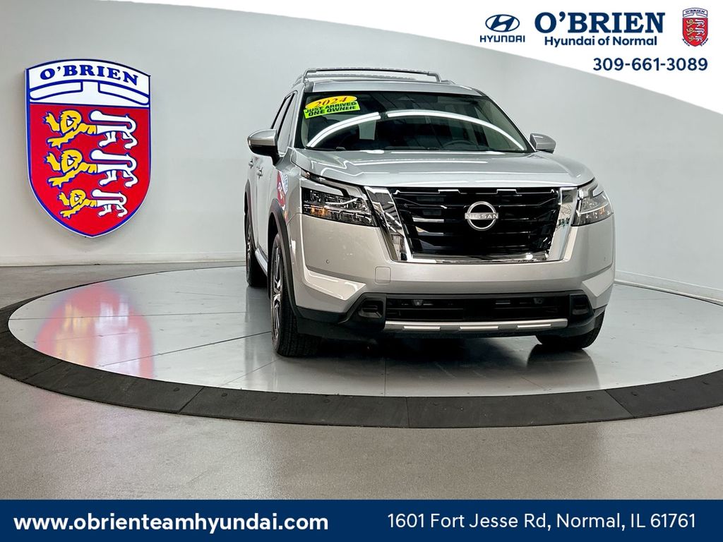 2024 Nissan Pathfinder Platinum's photo