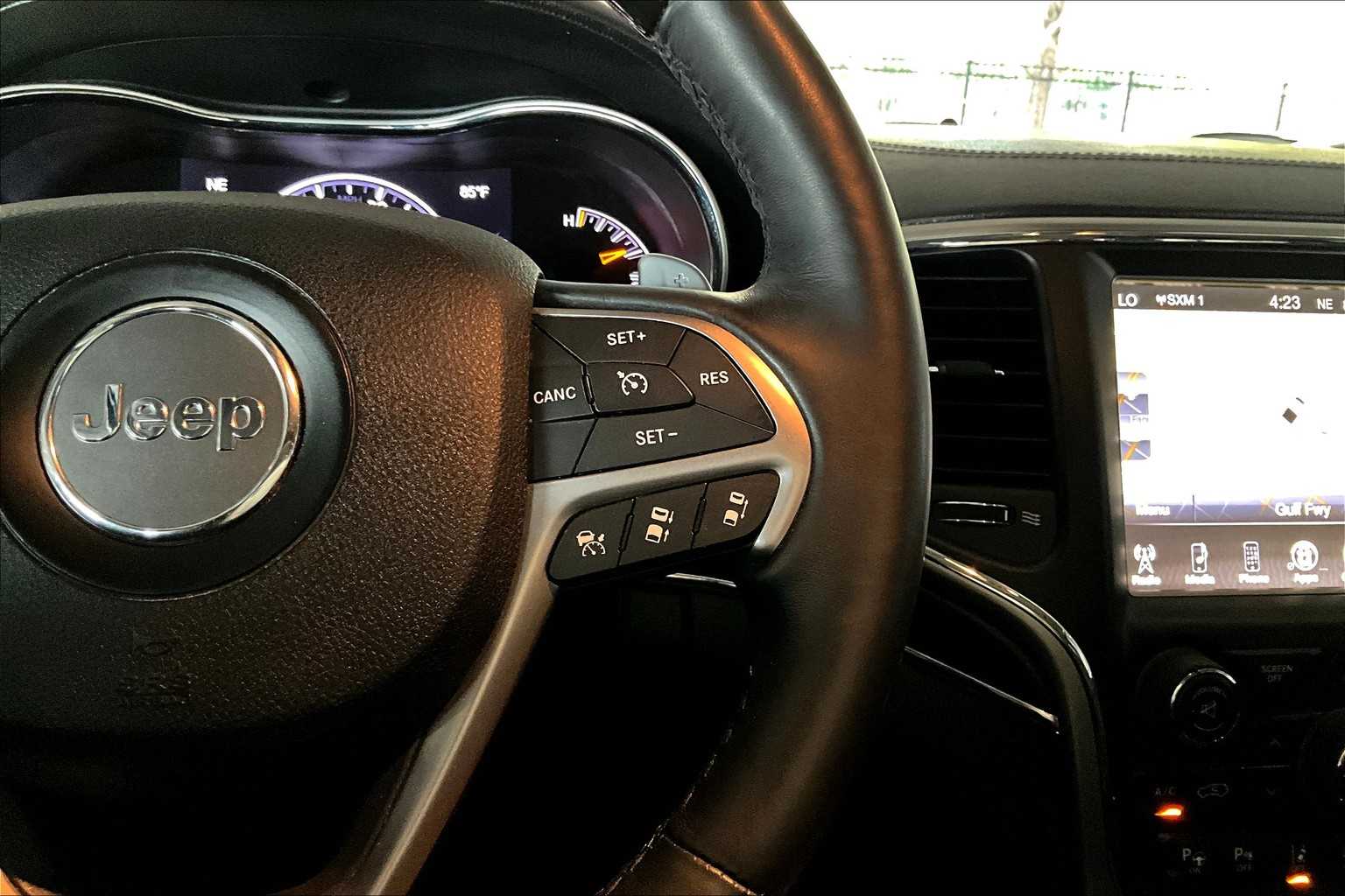 2017 Jeep Grand Cherokee Summit photo 22
