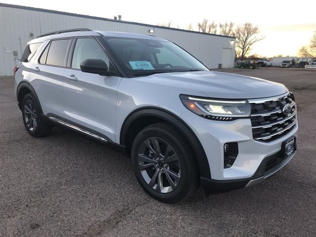 2025 Ford Explorer photo 4