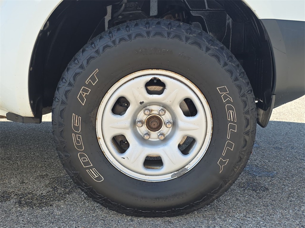 2014 Nissan Frontier S photo 32