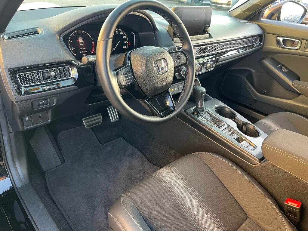 2025 Honda Civic Sport photo 9
