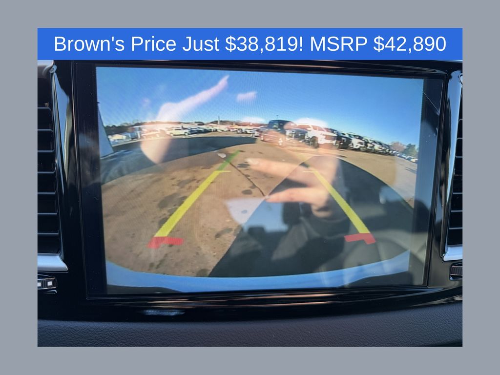 2026 Chrysler Voyager LX's photo