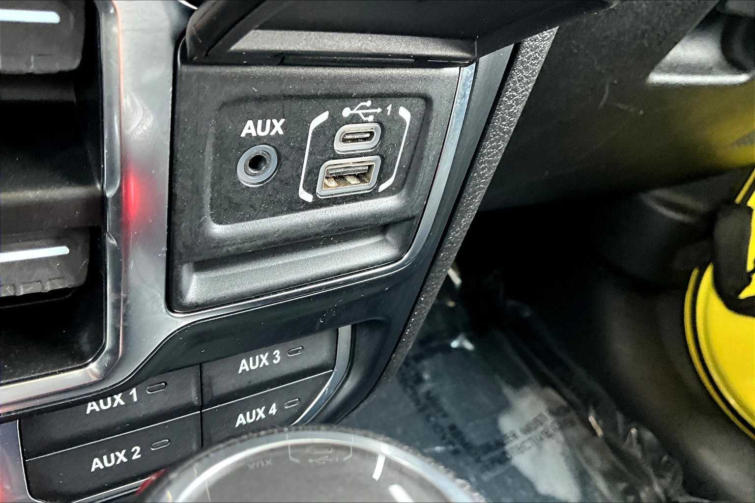 2024 Jeep Wrangler 4xe Rubicon photo 32
