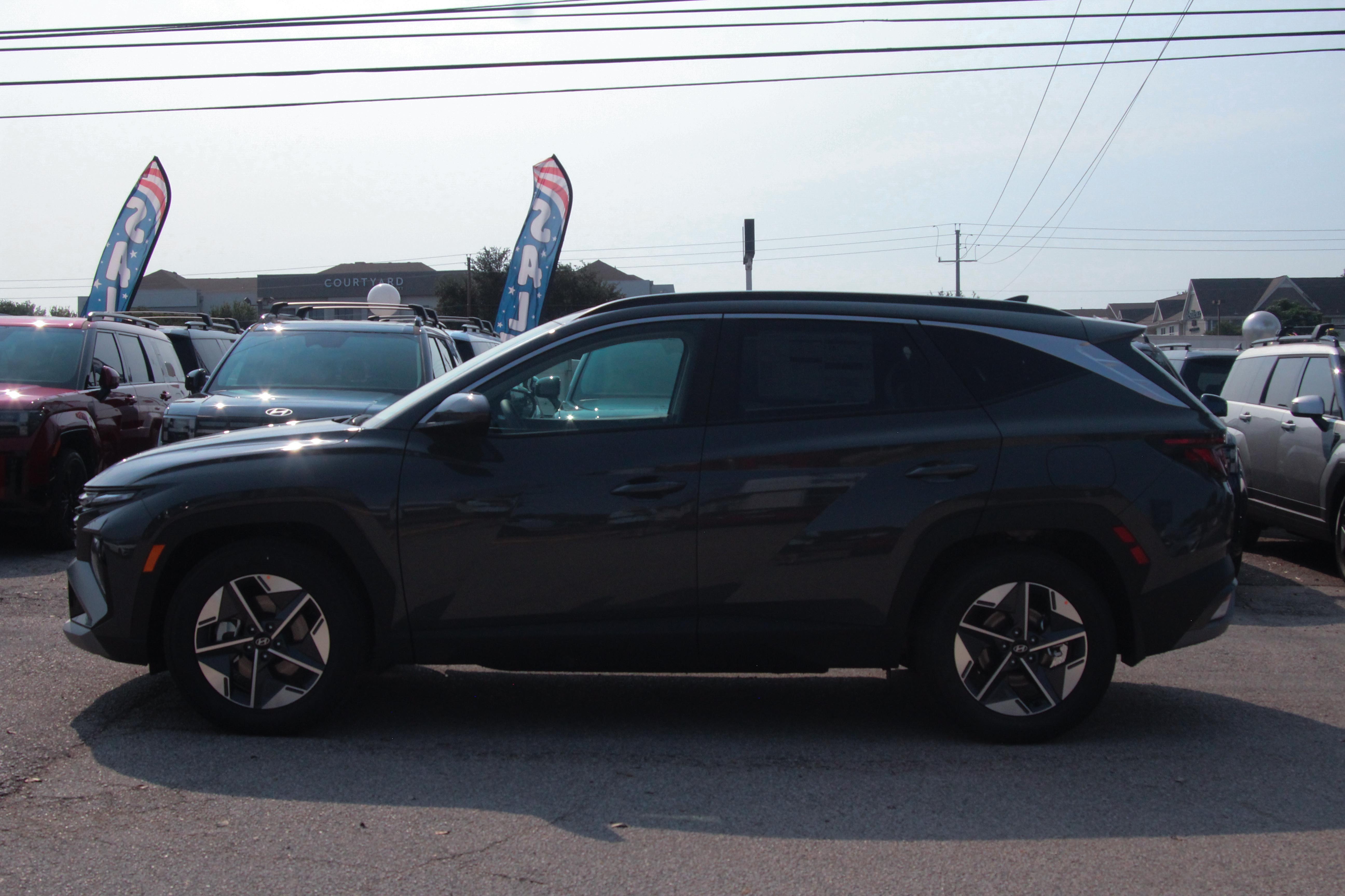2025 Hyundai Tucson SEL photo 2