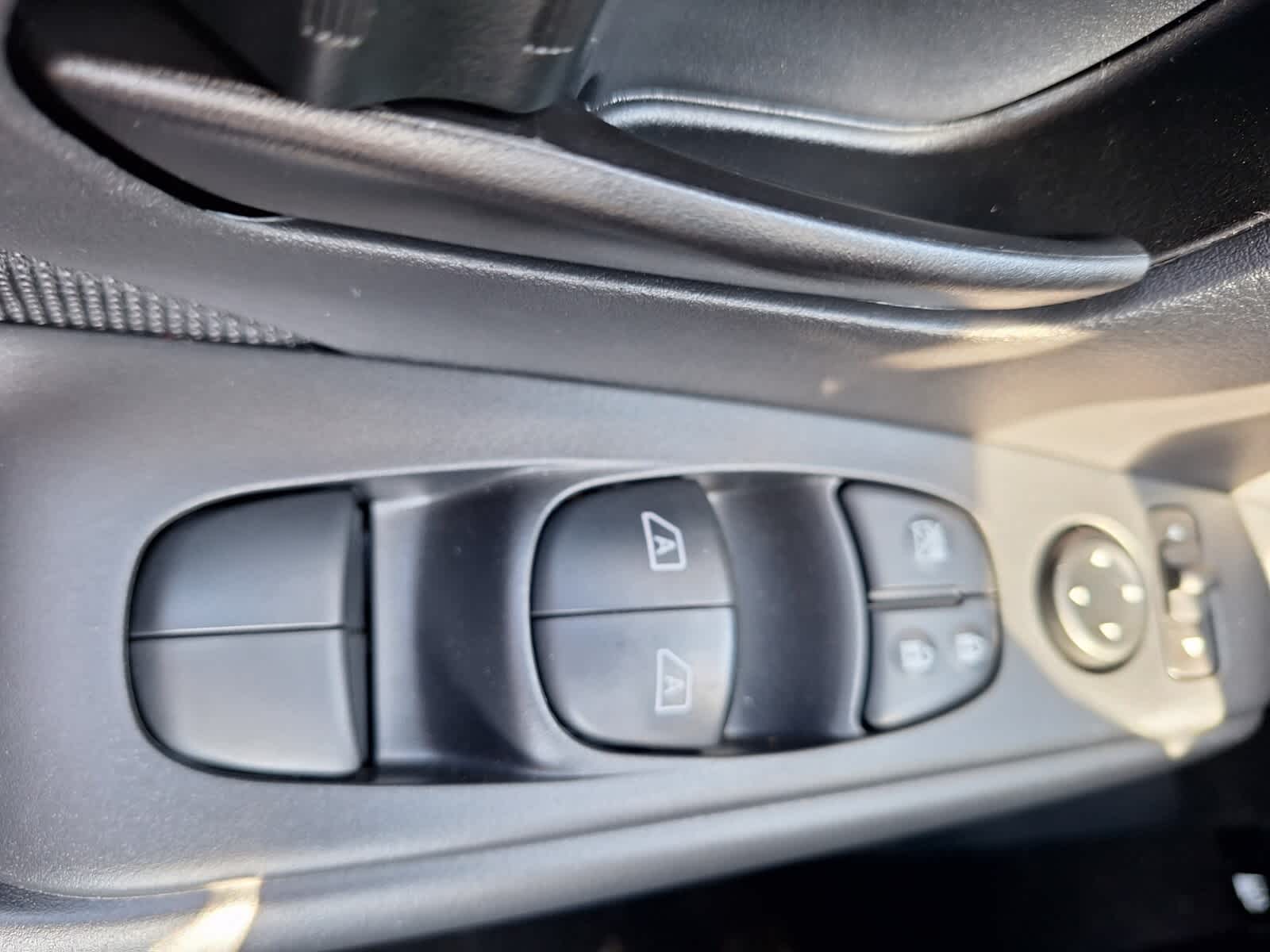 2025 Nissan Kicks Play S photo 19
