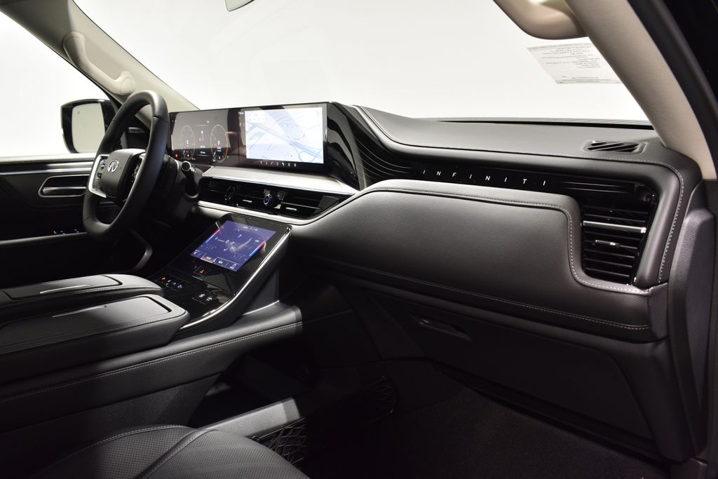 2026 Infiniti QX80 Luxe photo 13
