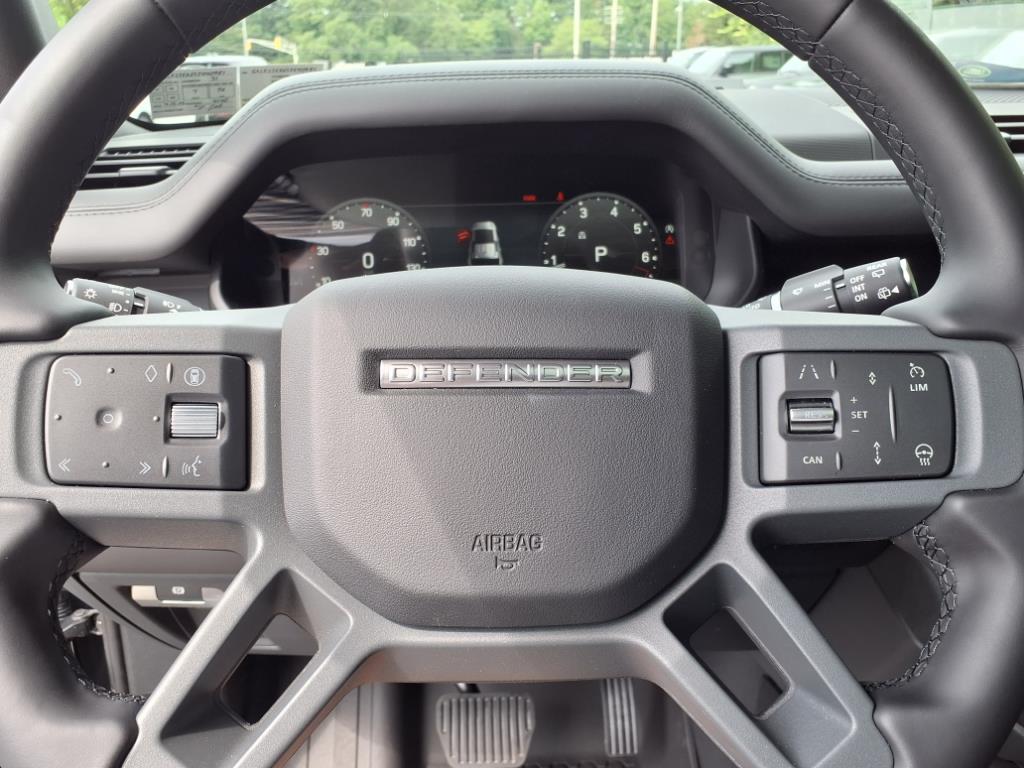 2025 Land Rover Defender 110 S photo 11