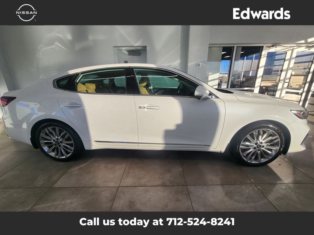 2020 Kia Cadenza Technology's photo