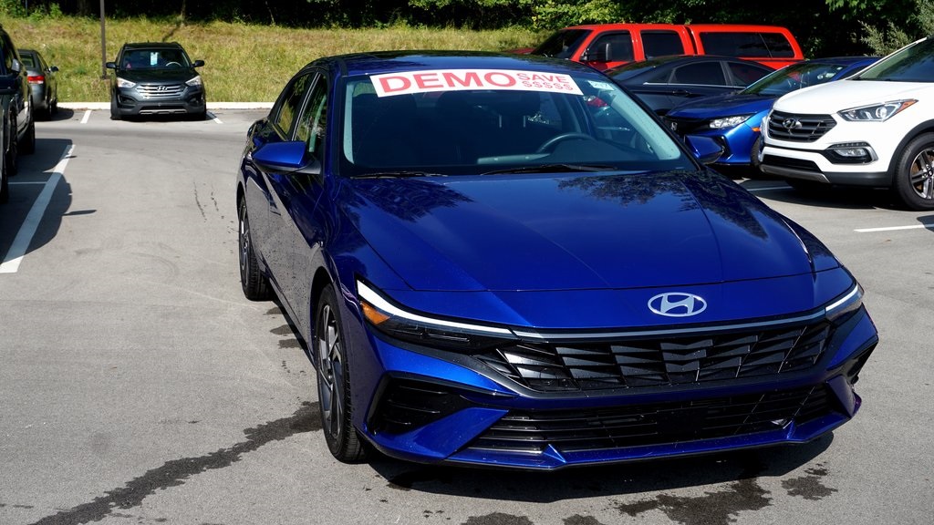 2024 Hyundai Elantra SEL's photo