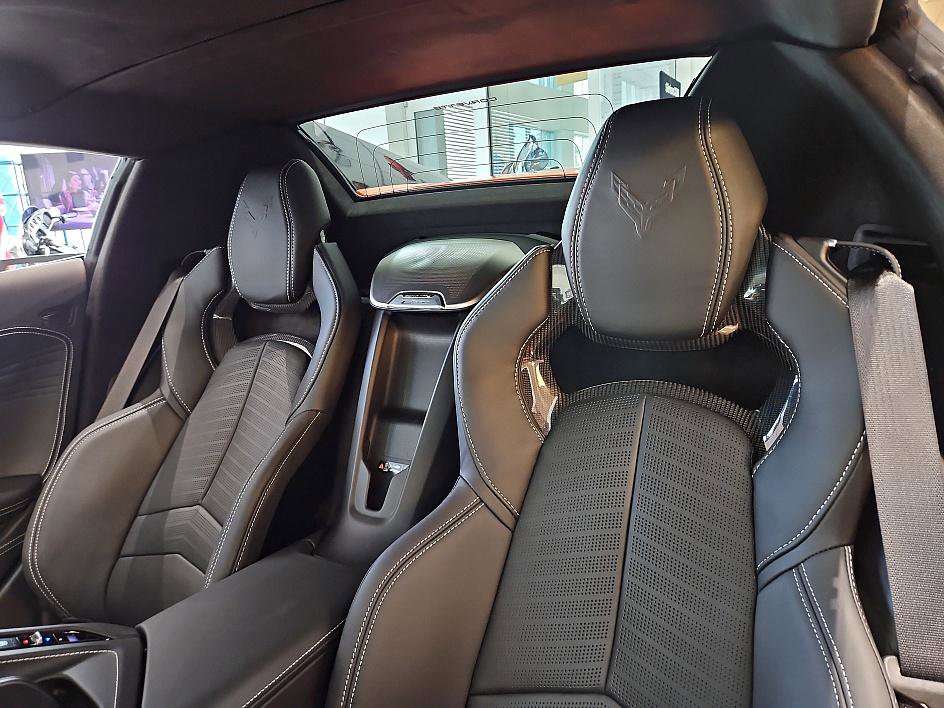 2025 Chevrolet Corvette E-Ray 3LZ photo 10