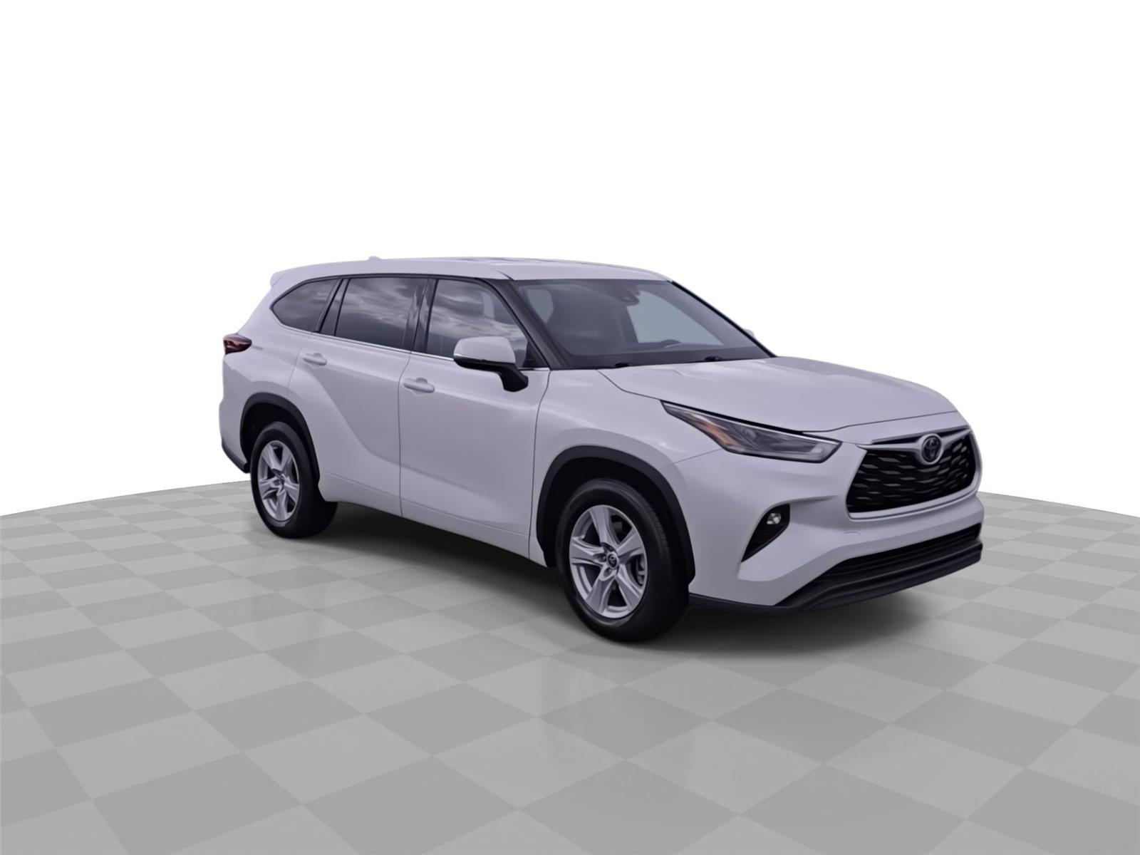 2021 Toyota Highlander LE photo 2