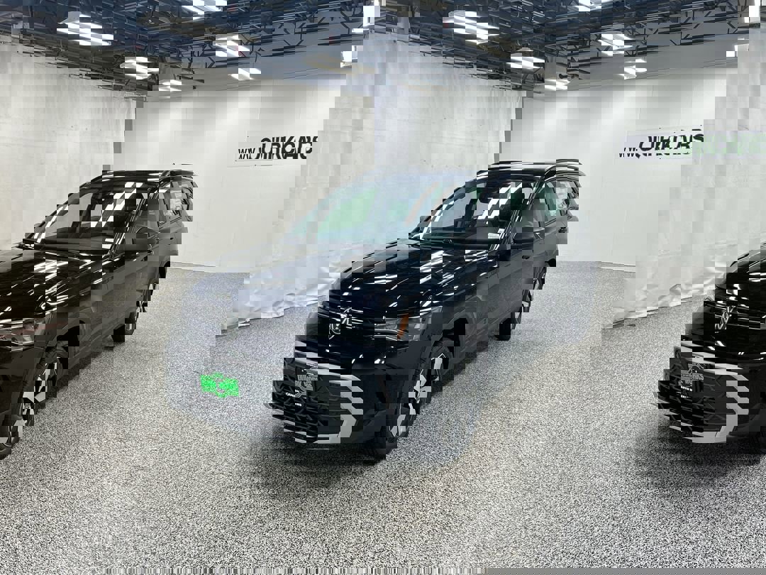 2025 Volkswagen Taos S photo 3