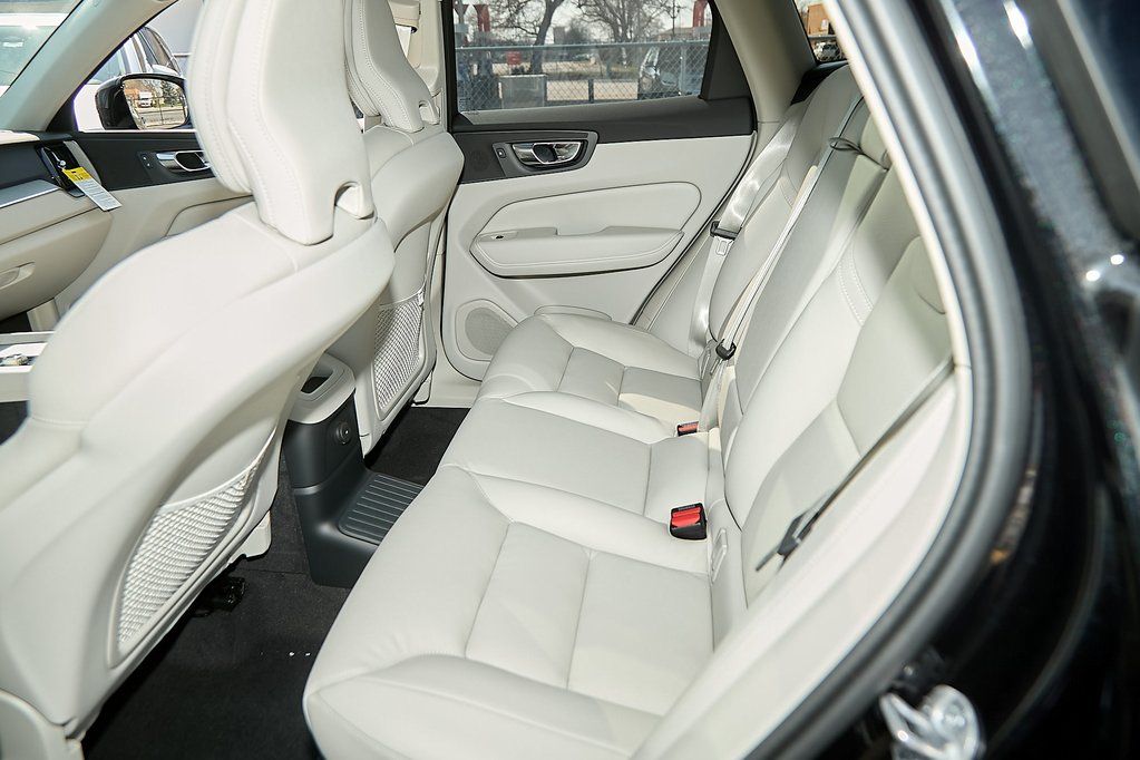 2025 VOLVO XC60 - Image 16