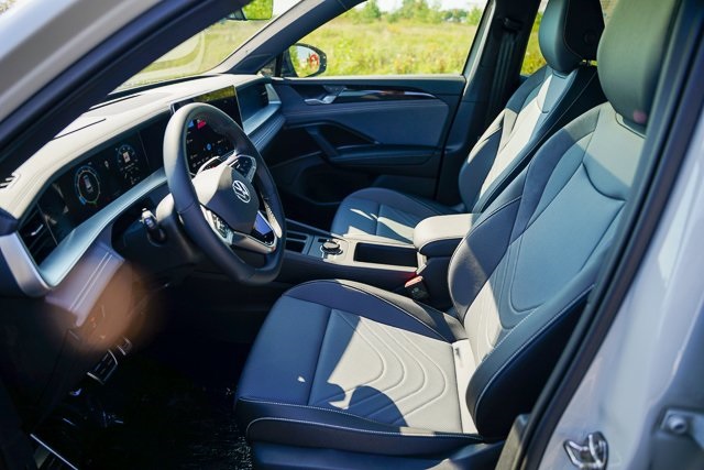 2025 Volkswagen Tiguan SE R-Line Black photo 9