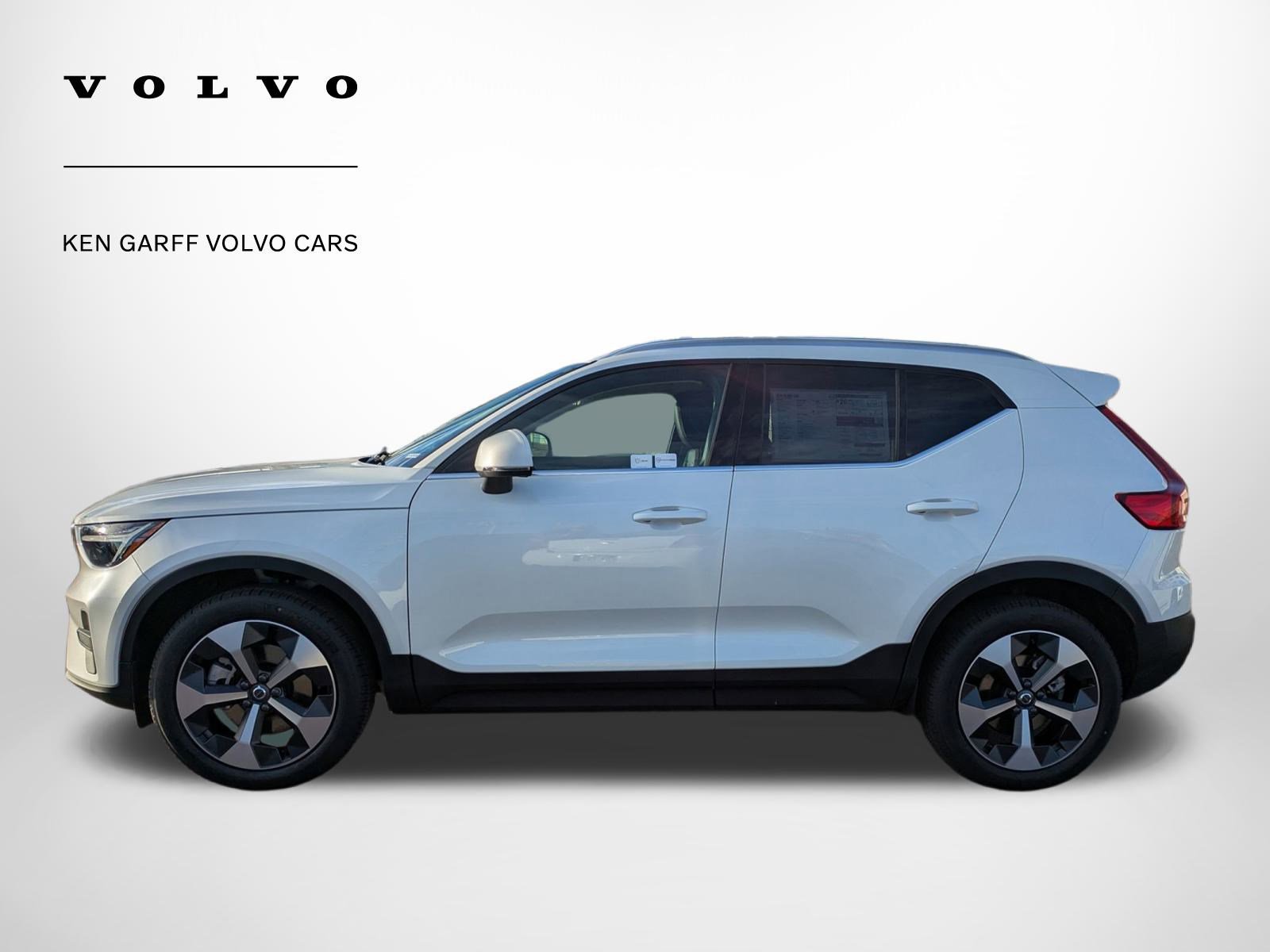 2025 Volvo XC40 Core photo 6