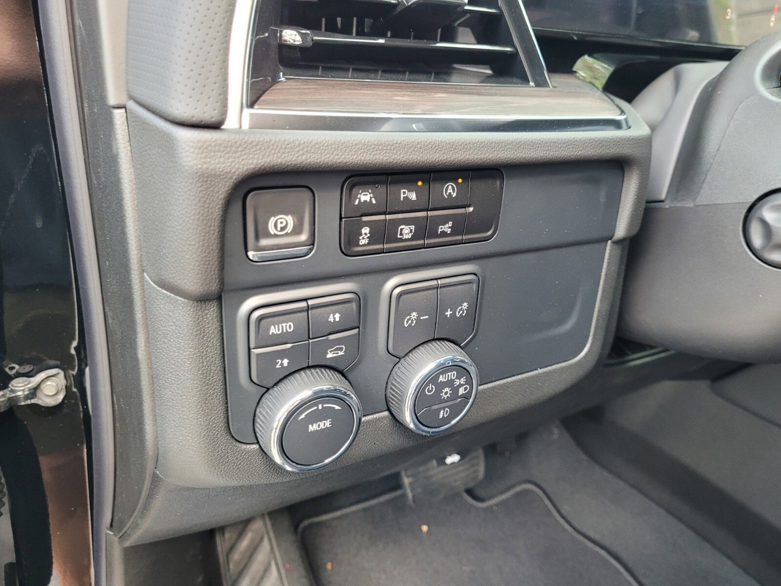 2025 Chevrolet Tahoe Premier photo 25