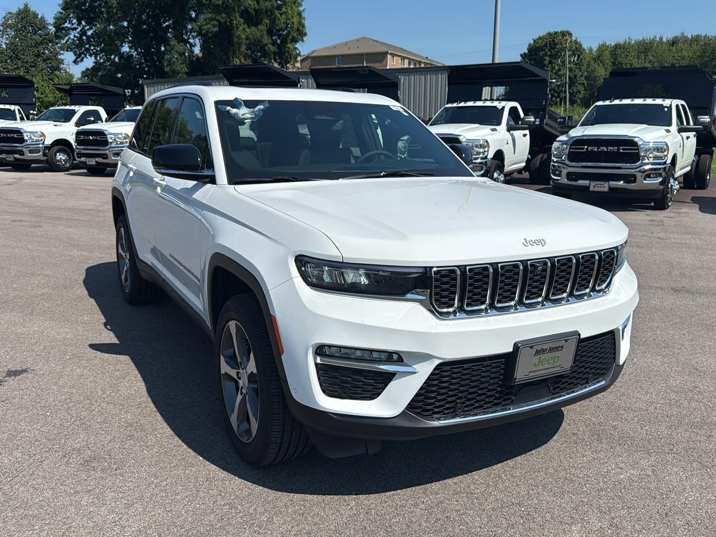 2025 Jeep Grand Cherokee Limited photo 2