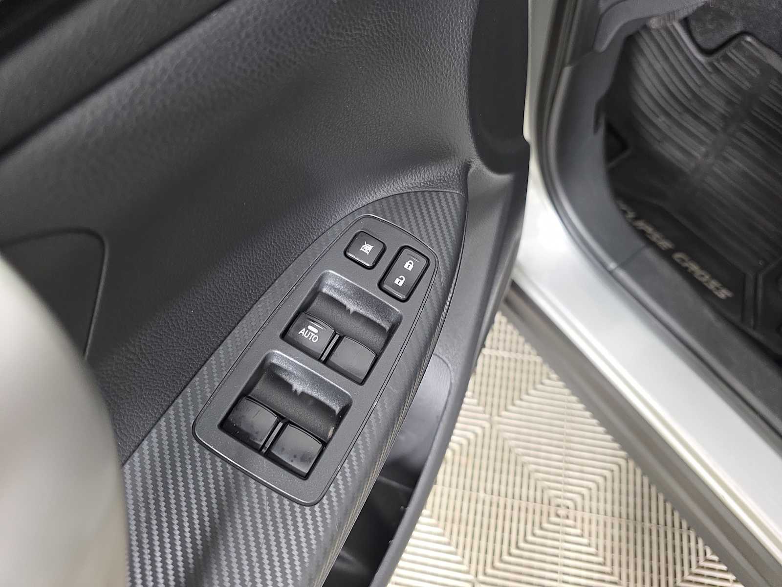 2025 Mitsubishi Eclipse Cross SE photo 24