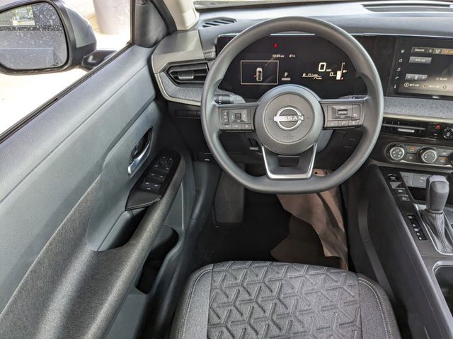 2025 Nissan Kicks SV photo 14