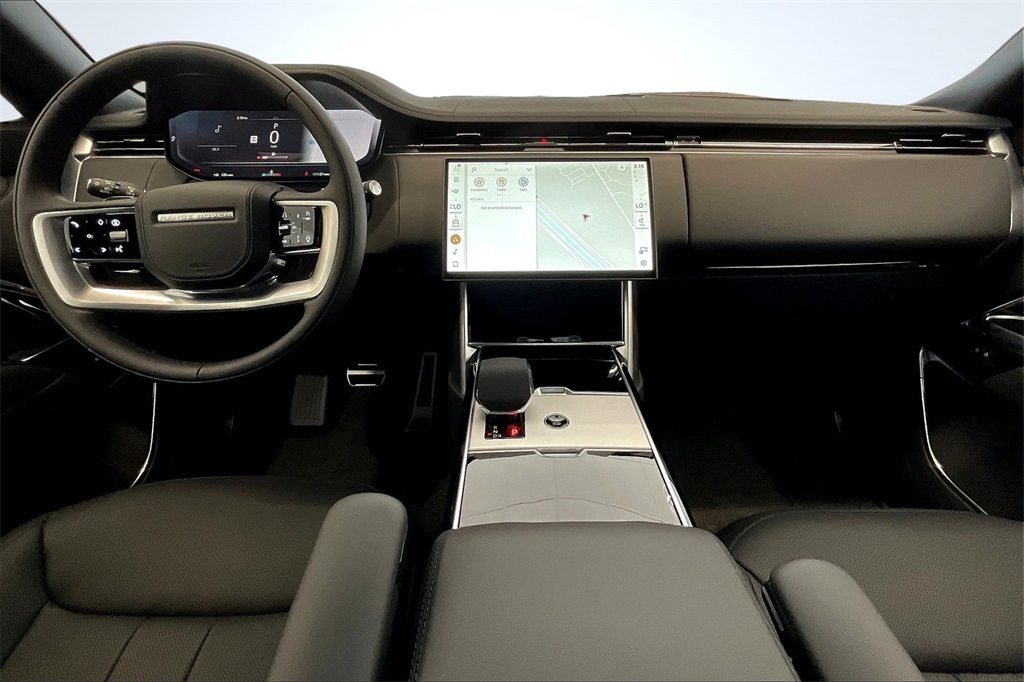 2025 Land Rover Range Rover SE photo 3