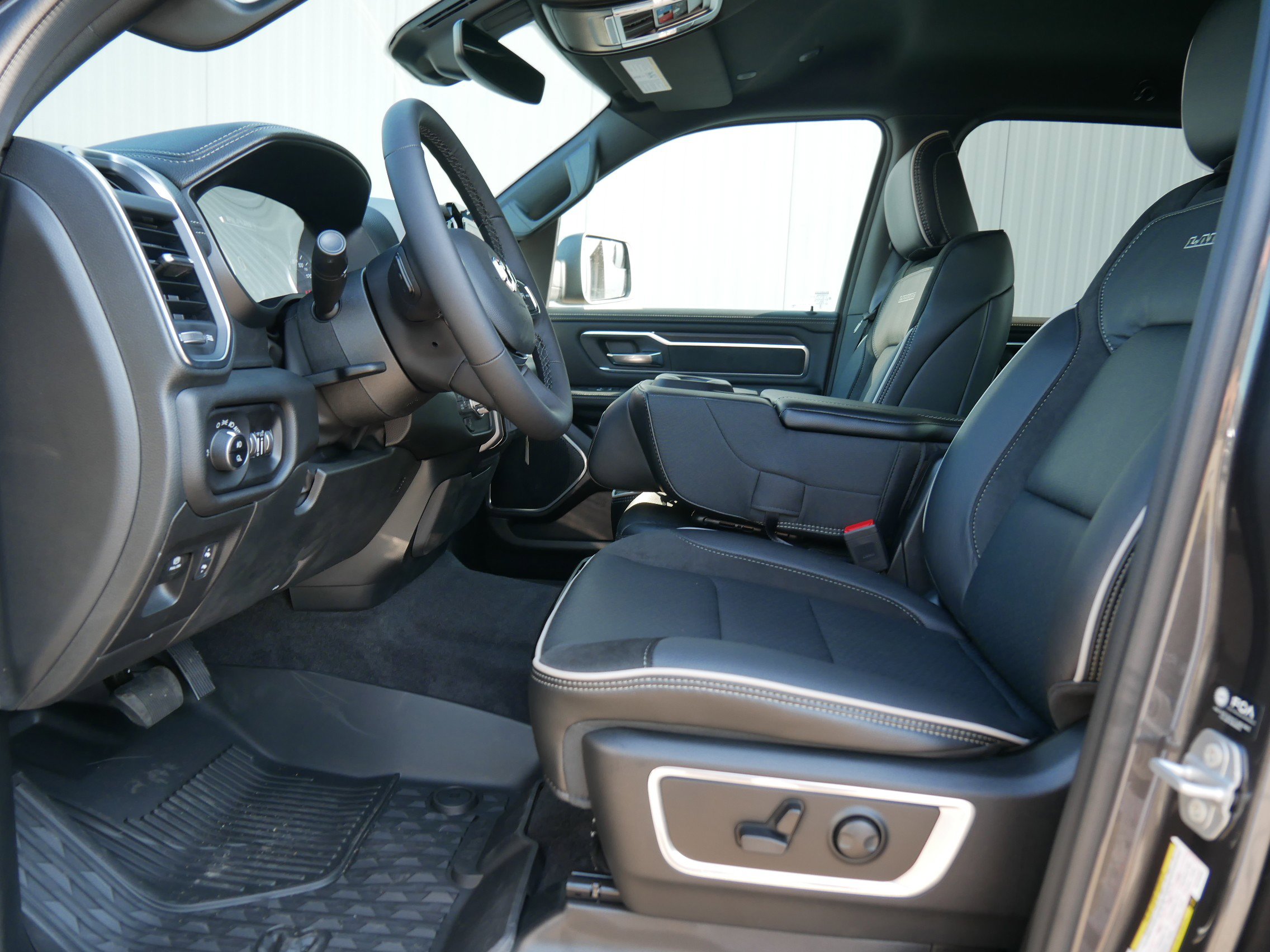 2025 Ram 1500 Laramie photo 6