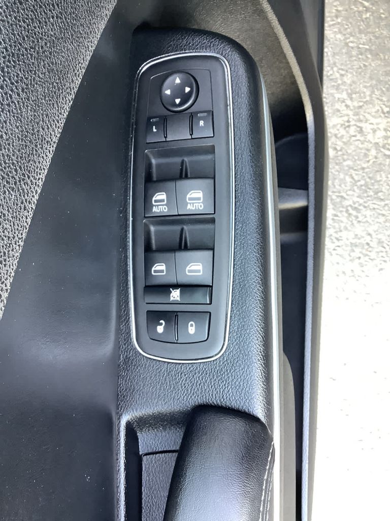 2021 Dodge Charger SXT photo 22
