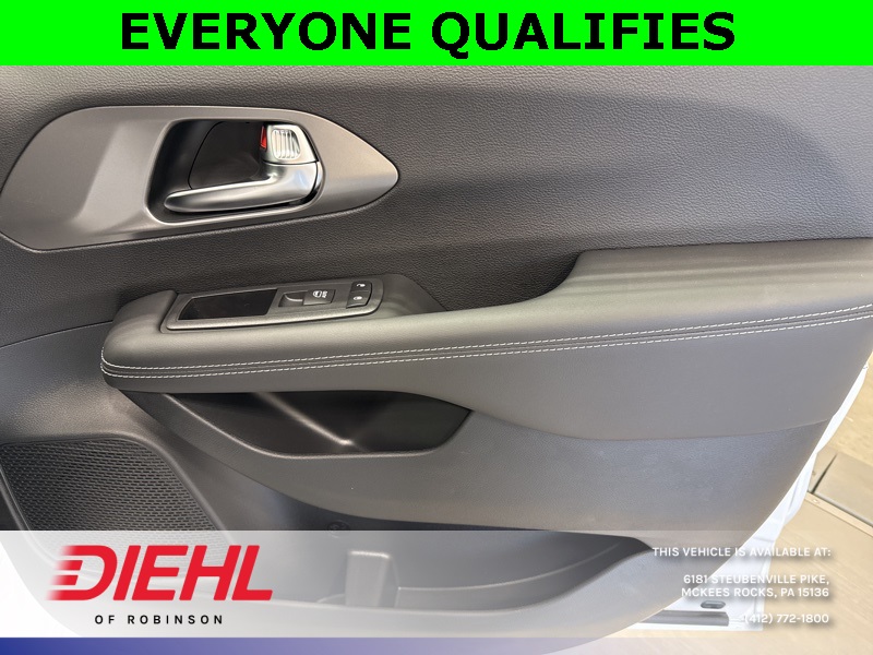2026 Chrysler Pacifica photo 12
