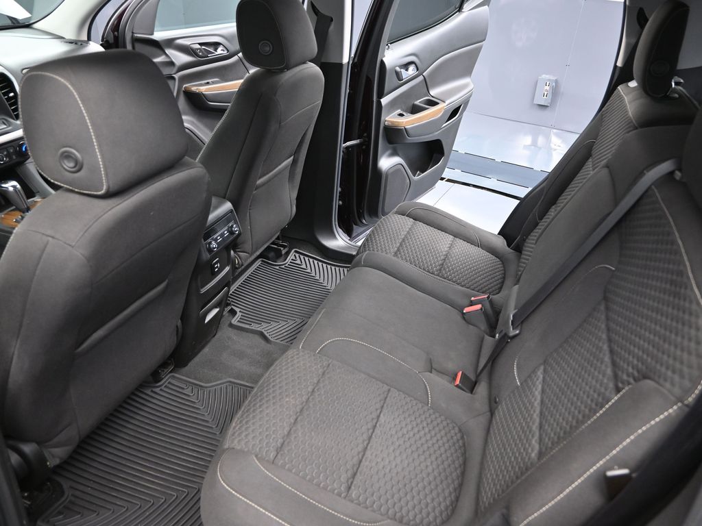 2017 Gmc Acadia SLE photo 29