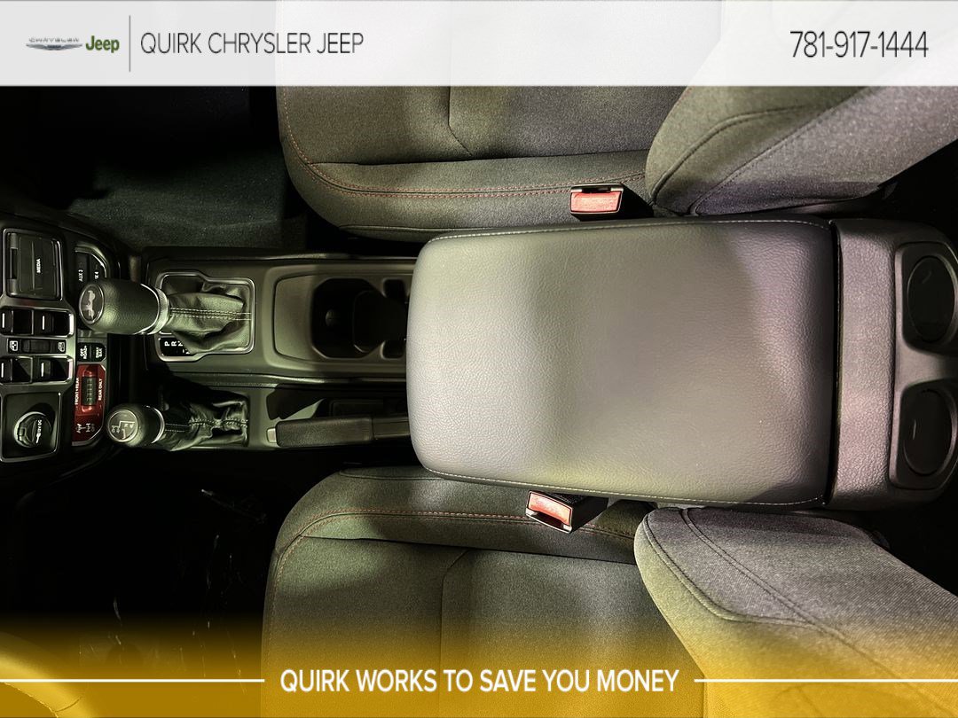 New 2025 Granite Crystal Metallic Clearcoat Jeep Rubicon image 23