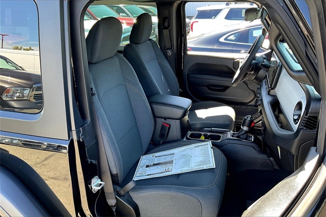 2025 Jeep Wrangler Willys photo 26