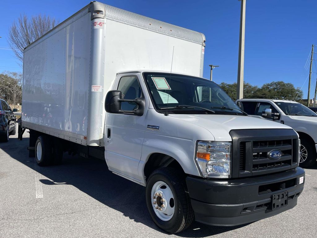 2022 Ford E-Series Cutaway Base