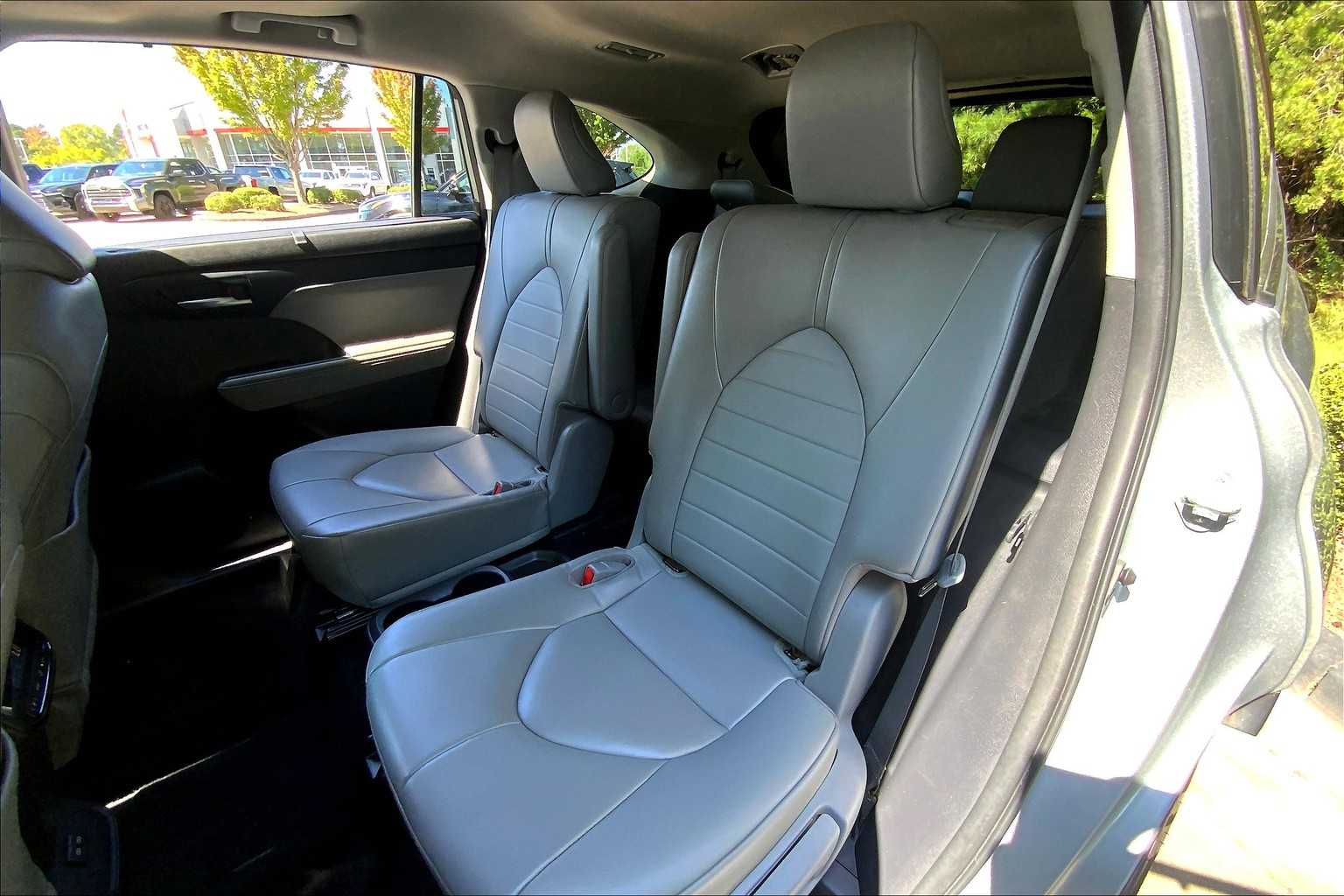 2023 Toyota Highlander XLE photo 19