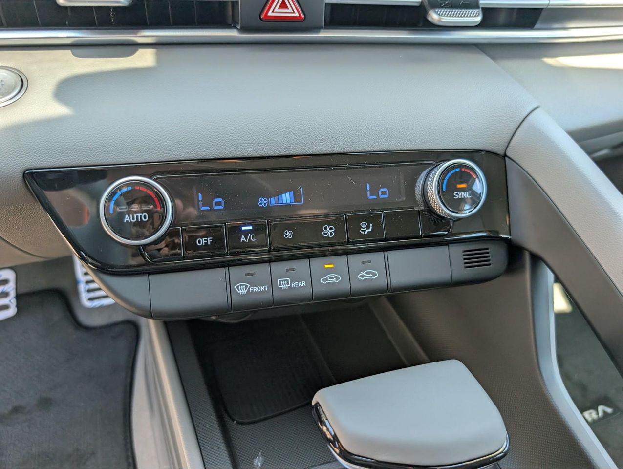 2025 Hyundai Elantra SEL Sport photo 12