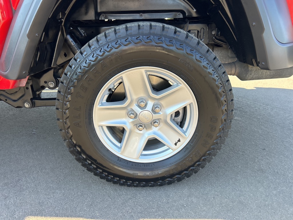 2020 Jeep Gladiator Sport photo 2