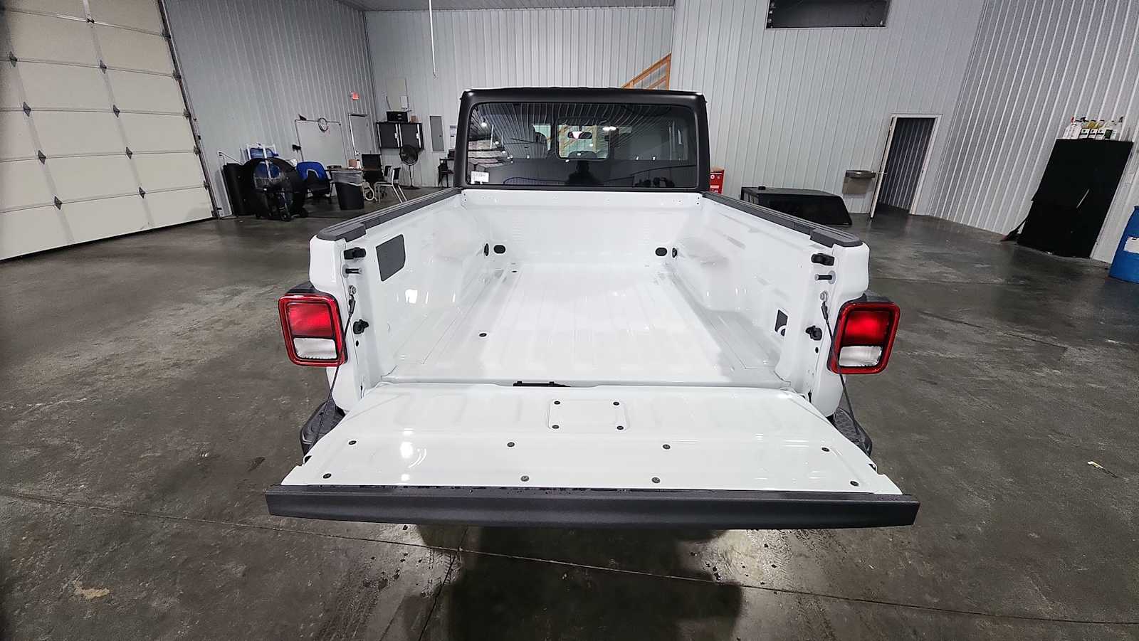 2025 Jeep Gladiator Sport photo 23