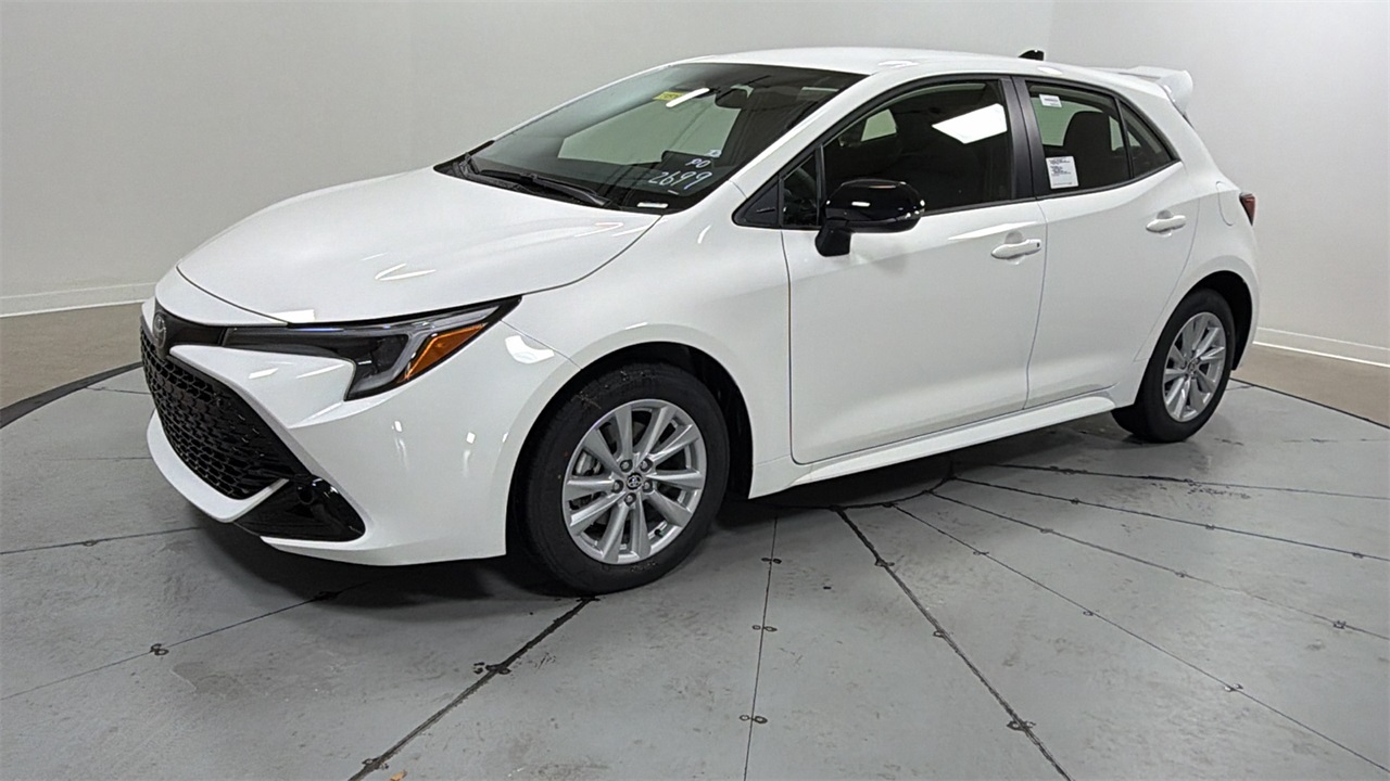 2026 Toyota Corolla Hatchback SE's photo