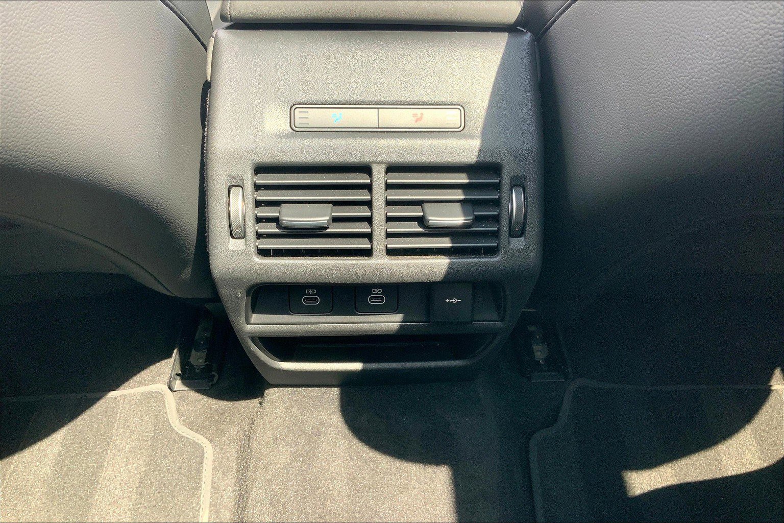 2024 Land Rover Discovery Sport S photo 28