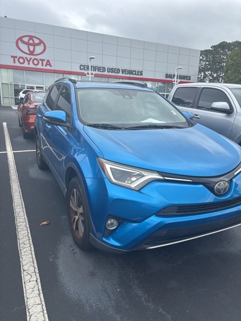 2017 Toyota RAV4 XLE photo 2
