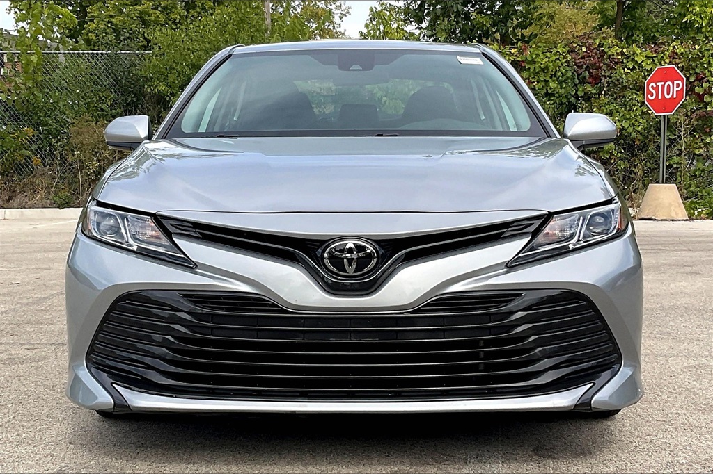 2019 Toyota Camry LE photo 2