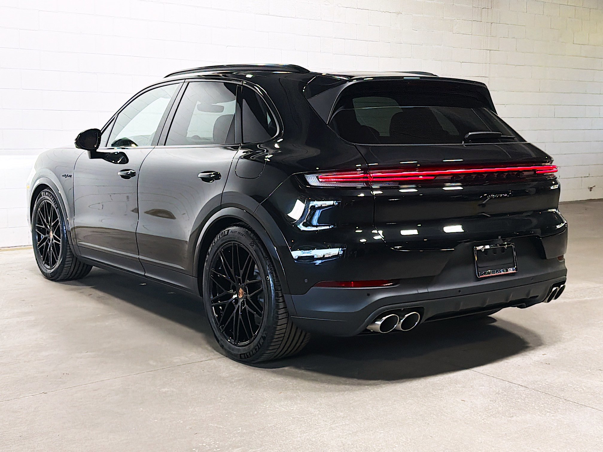 2026 Porsche Cayenne S E-Hybrid photo 2