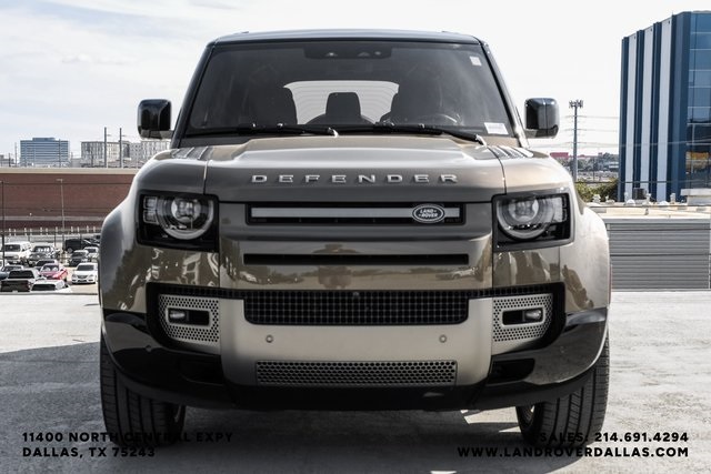 2025 Land Rover Defender 110 X-Dynamic SE photo 3