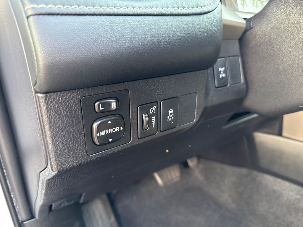 2015 Toyota RAV4 XLE photo 31